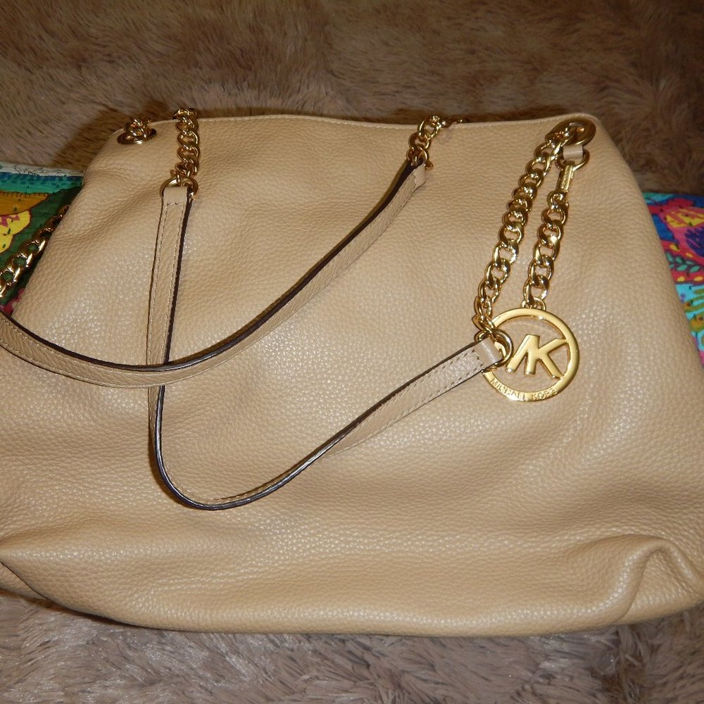 ~ SOLD!! ~ Do Not Buy :) - Michael Kors handbag